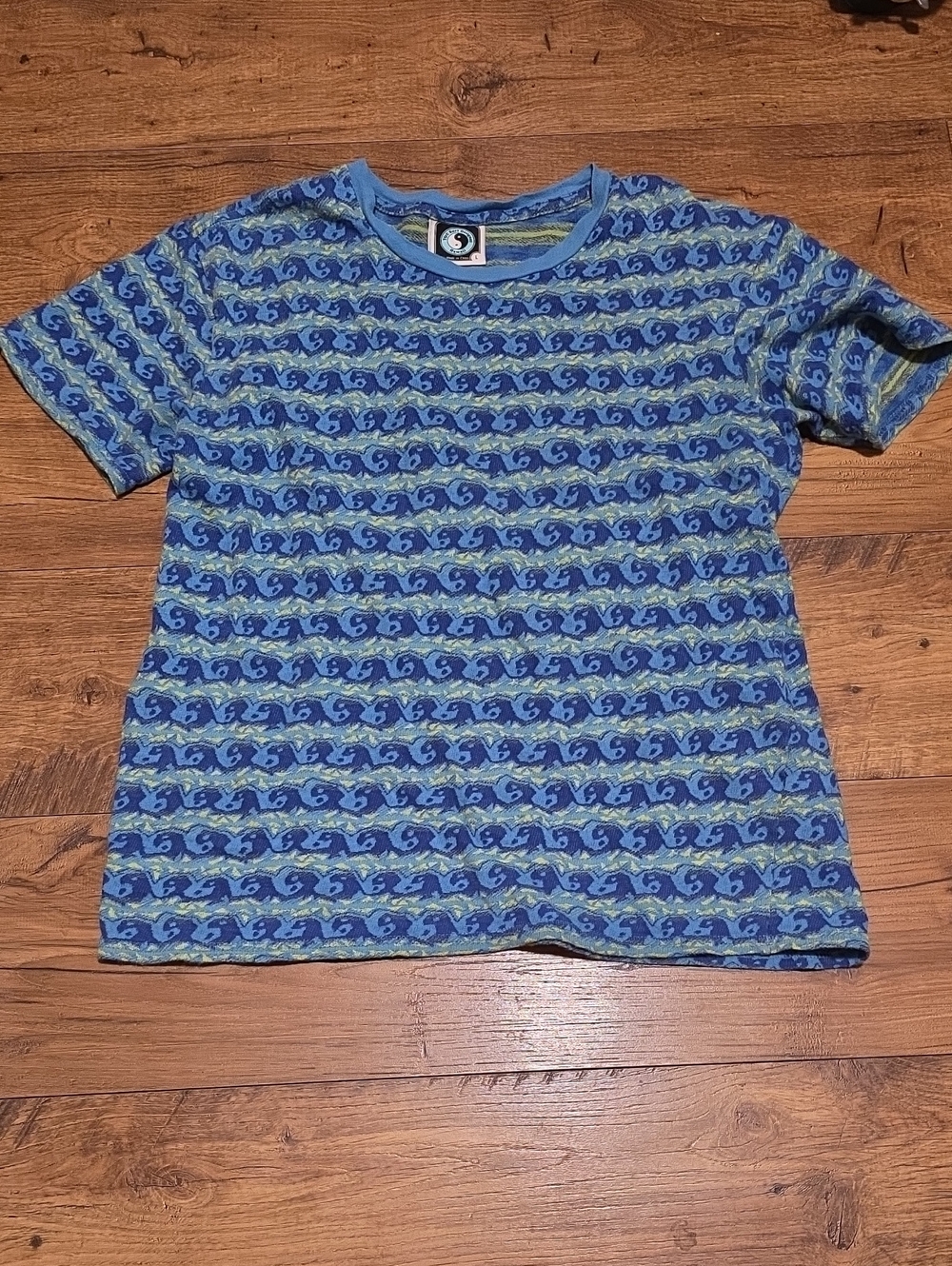 Vintage 90s T&C SURF DESIGNS Wave Pattern Short-Sleeve T In Light Green And Blue